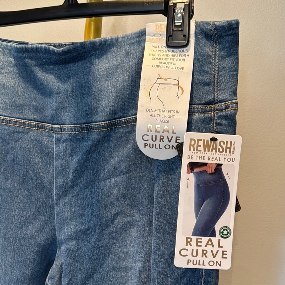 Rewash Women's Blue real curve pull on Jeans NWT 13/31